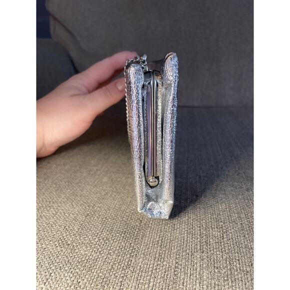 Vintage, Silver Textured Clutch Bag, Textured Opening, Chain Strap, Glam, Dressy - Picture 4 of 6